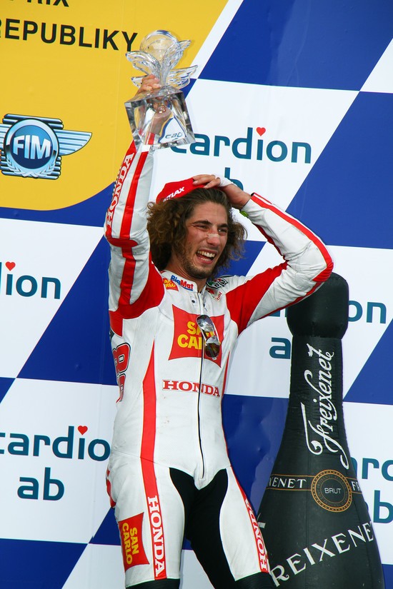 2011年、MotoGPチェコGPで初表彰台を獲得したマルコ・シモンチェリ