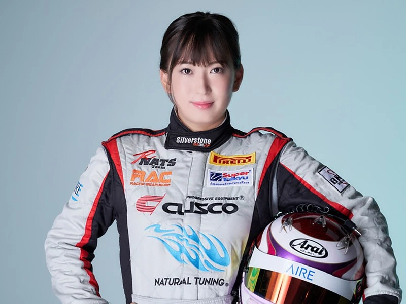 麗しき女性レーシングドライバー猪爪杏奈の挑戦 いばらの道を楽しむ モーター 集英社のスポーツ総合雑誌 スポルティーバ 公式サイト Web Sportiva