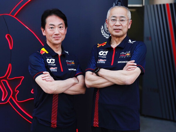 HRCの渡辺康治社長（左）と浅木泰昭・四輪レース開発部長（右）