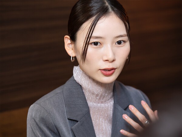 サーキットでの体当たり取材について語る朝日奈央さん　photo by Sano Miki