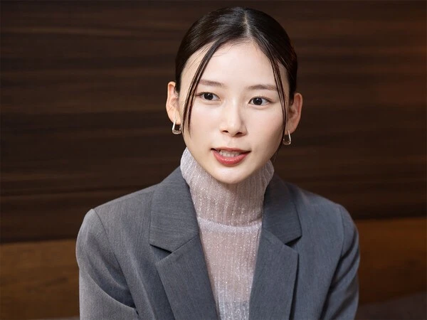 朝日奈央さんは１年前に運転免許を取得したという　photo by Sano Miki