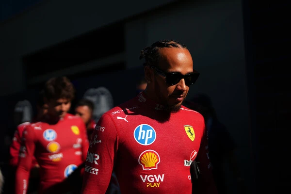 メルセデスからフェラーリに移籍した40歳のルイス・ハミルトン photo by Sakurai Atsuo