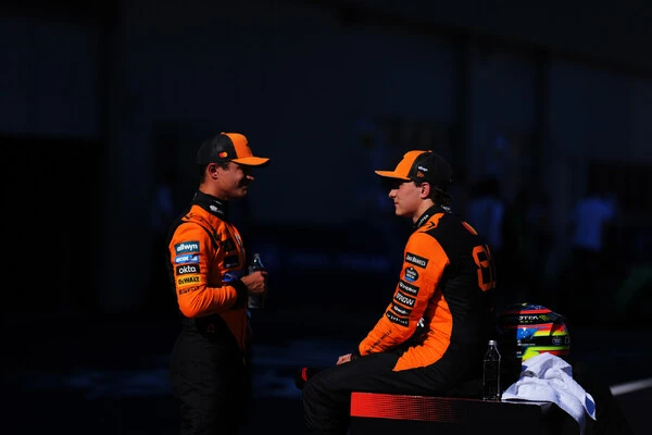ドライバーズランキングで首位争いをしているマクラーレンのオスカー・ピアストリ（右）とランド・ノリス（左） photo by Sakurai Atsuo