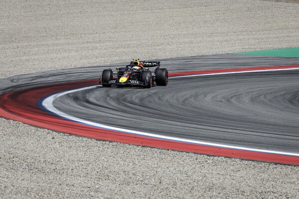 photo by Atsuta Mamoru