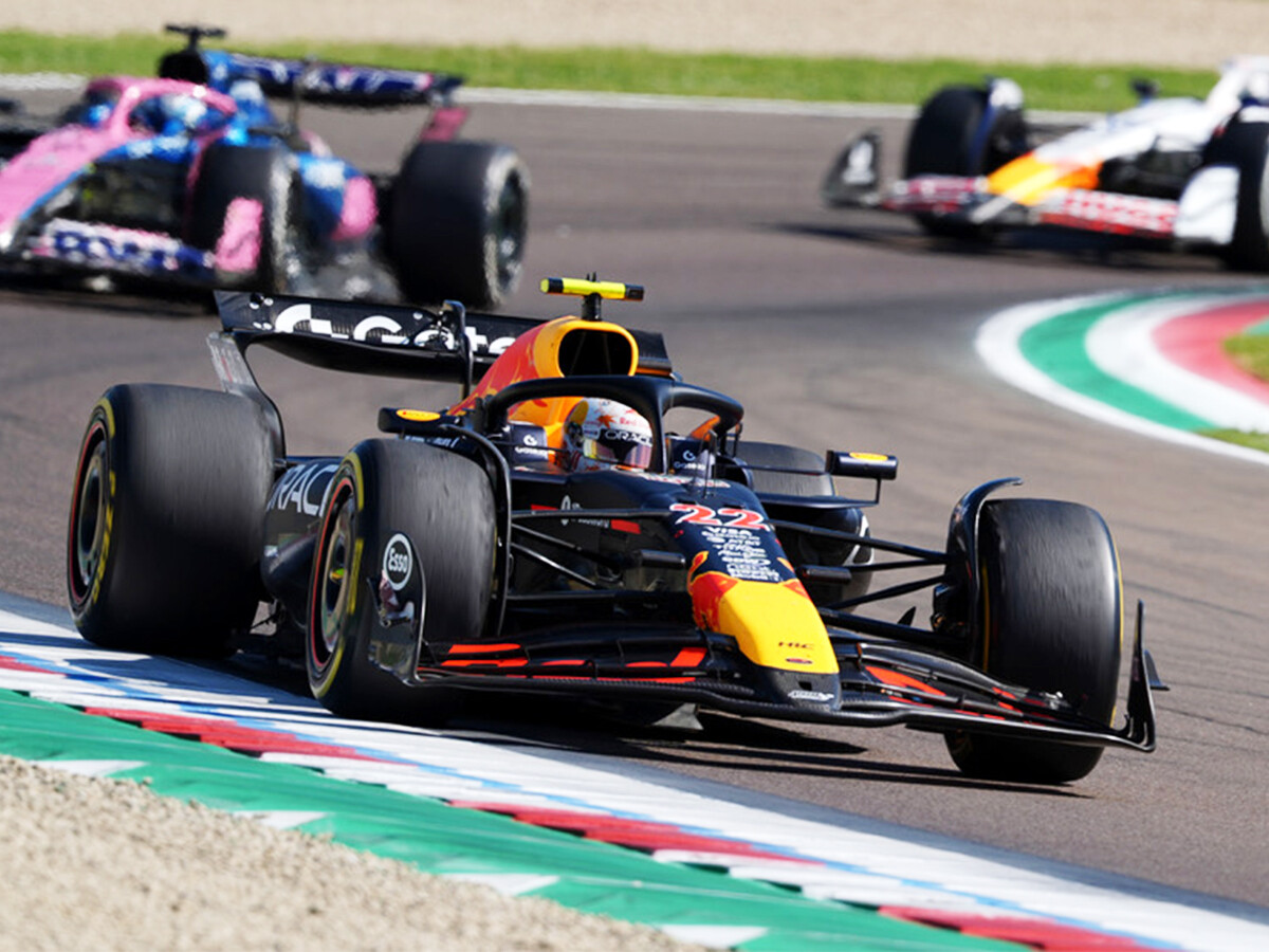 【F1】角田裕毅の10位入賞はVSCの幸運だけじゃない　予選５位のアロンソを抑え込んだ絶妙な駆け引き