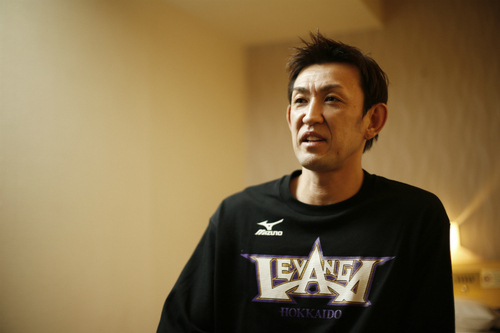 42歳になる現在も選手としてプレイを続けるレバンガ北海道の折茂武彦理事長