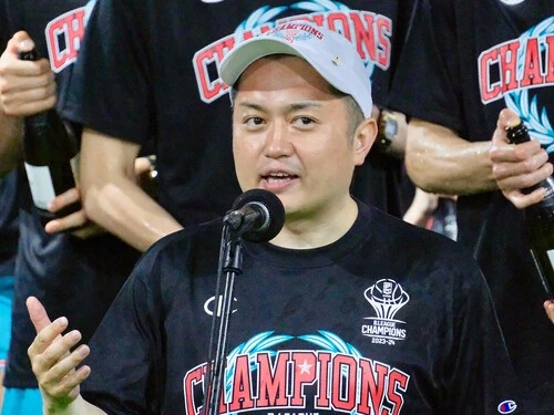 球団社長の浦伸嘉は、優勝を「できすぎ」と振り返る　photo by Kaz Nagatsuka