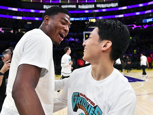 八村塁（左）と河村勇輝（右）のコンビプレーは代表で見られない？　photo by Getty Images