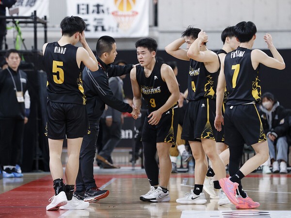 ウインターカップ初戦で敗れたが、一時は２点差に詰め寄るなど奮闘した和歌山南陵バスケ部　photo by Kyodo News