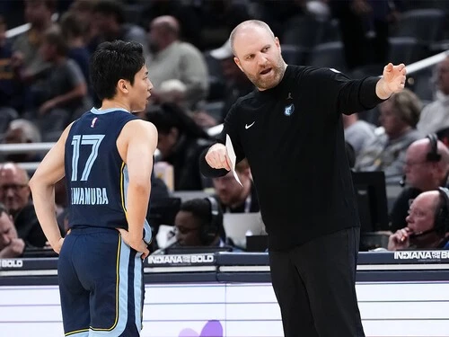 今シーズンの河村に大きな影響を与えたジェンキンズ前HC　photo by Getty Images