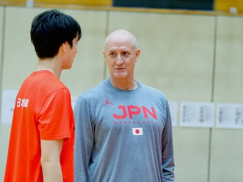 今年の代表合宿では若手の発掘も目的としているホーバスHC　photo by Kaz Nagatsuka