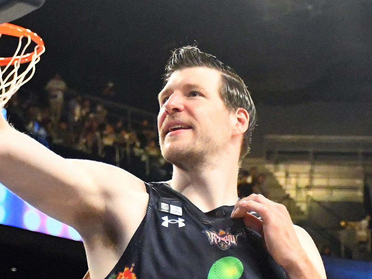 【Bリーグ10年目の開幕】「沖縄愛」を胸に琉球のリング下で体を張るジャック・クーリー　「キングスのファンは世界一だよ」
