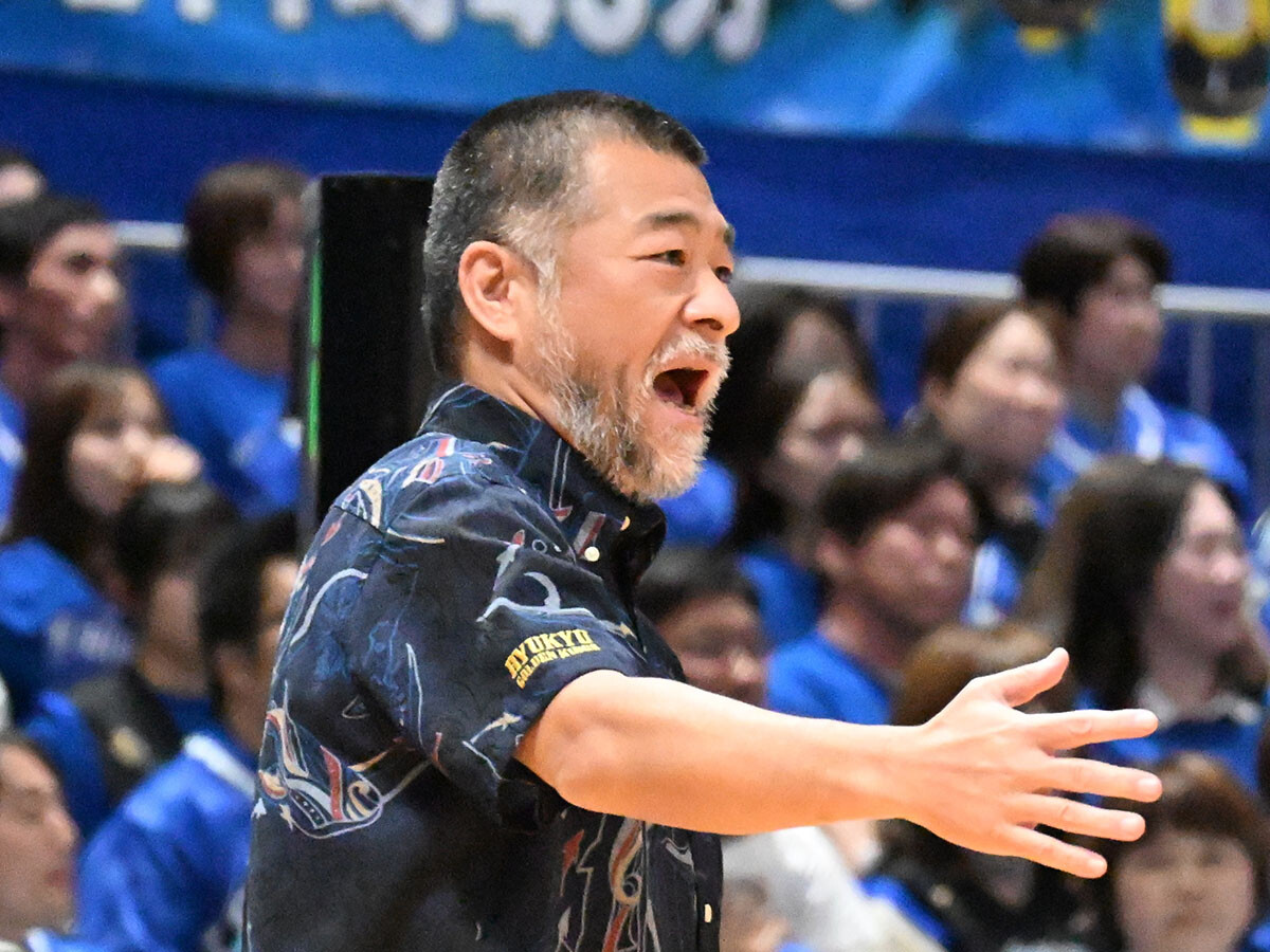 強者としてのメンタリティを選手に植え付ける桶谷HC。４年連続ファイナル進出は驚異的だ　photo by Maki Nagamine