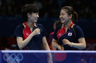 福原愛（写真右）、石川佳純の活躍で、日本卓球界に初のメダルをもたらした