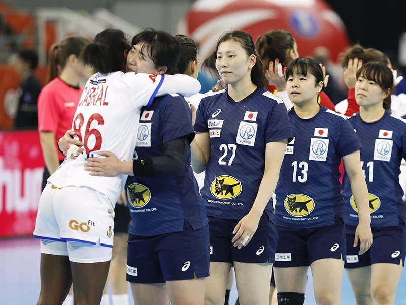 おりひめジャパン 選手の目に涙 強豪相手に ふたつの課題 が露見 その他球技 集英社のスポーツ総合雑誌 スポルティーバ 公式サイト Web Sportiva おりひめジャパン 選手の目に涙 強豪相手に ふたつの課題 が露見 その他球技 集英社のスポーツ総合雑誌 スポルティーバ 公式サイト Web Sportiva