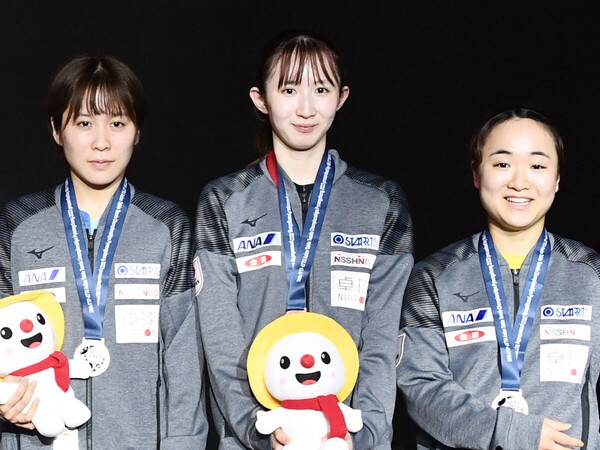パリ五輪の卓球・女子シングルスの２枠を争う（左から）平野、早田、伊藤