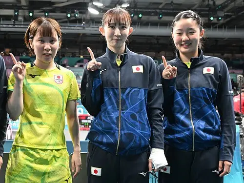 卓球女子団体で準決勝に挑む（左から）平野美宇、早田ひな、張本美和 photo by JMPA