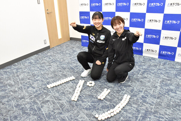 パリ五輪出場を決めて会見を行なった張本美和（写真左）と平野美宇　photo by 東京スポーツ/アフロ