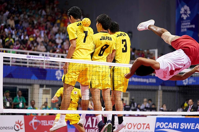 強豪国の攻撃を止めた3人でのブロック photo by Katsuaki Iwamoto