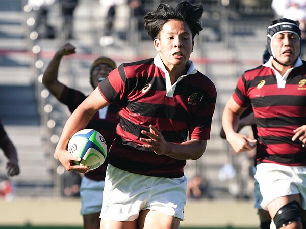 早稲田大の10番を任された１年生の服部亮太　photo by Saito Kenji