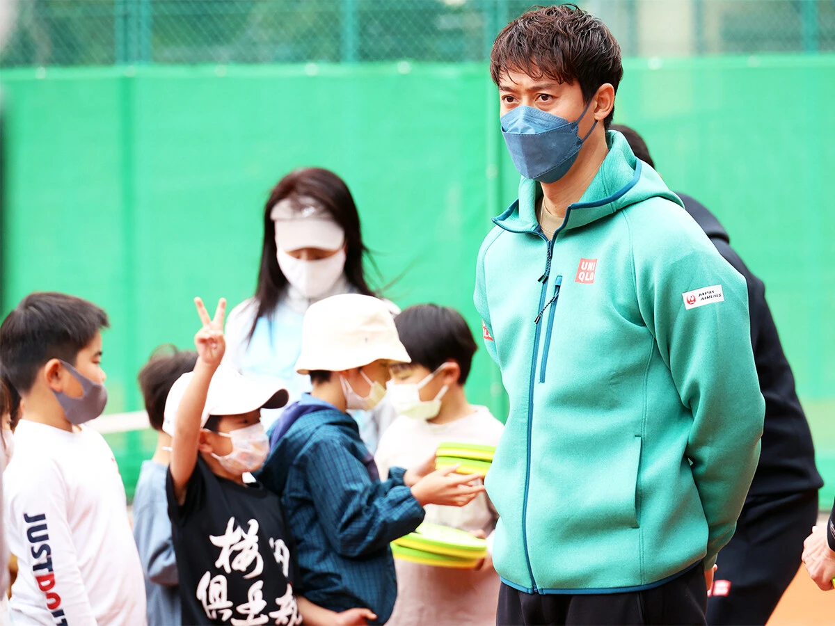 錦織圭はリハビリ中に地元のスクールをいきなり訪問したphoto by AFLO