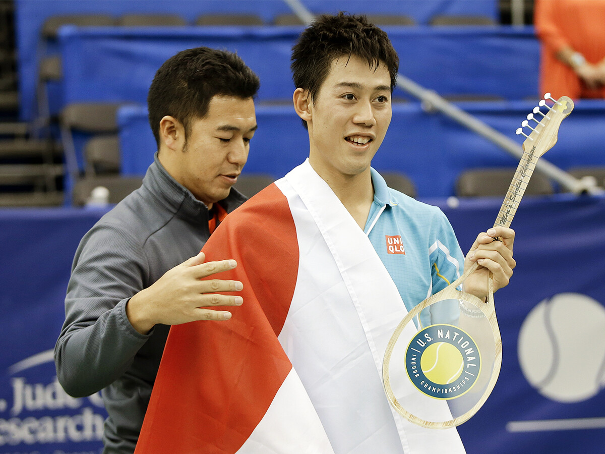中尾公一トレーナー（左）のチーム加入早々、錦織圭はツアー３勝目をマーク　photo by AFLO