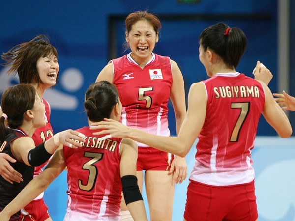 北京五輪で、高橋（中央）は日本代表の中心選手としてチームをけん引した　 Photo by FIVB