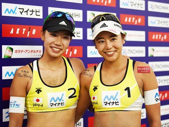  東京五輪の日本代表決定戦に挑んだ坂口佳穂（右）と村上礼華のペア