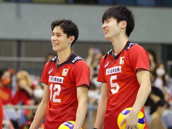 日本代表のチームメイトで、関東大学リーグではライバルでもある早稲田大の大塚（右） Photo by YUTAKA/AFLO SPORT
