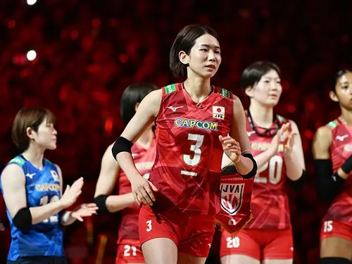 ネーションズリーグ女子ファイナルラウンド準々決勝で中国と対戦する古賀紗理那ら日本の選手たちphoto by MATSUO.K/AFLO SPORT