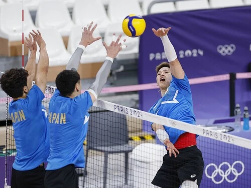 24日にパリ五輪のバレーボール会場で初練習をした西田有志 photo by Kyodo news