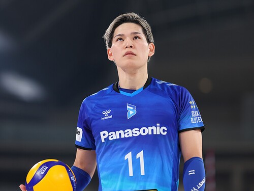 大阪ブルテオンの攻撃を牽引している西田有志 photo by Naoki Morita/AFLO SPORT