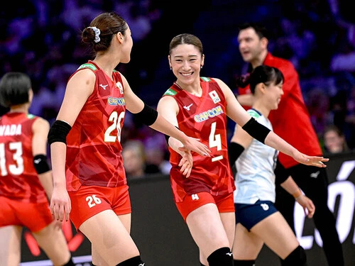 ネーションズリーグ準決勝でブラジルと接戦を演じた石川真佑ら日本の選手たち photo by Newspix.pl／AFLO