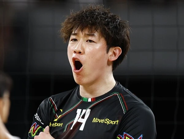 得点して咆哮するペルージャの石川祐希　photo by Noto Sunao（a presto）