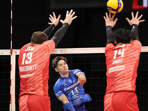 大阪ブルテオン対サントリーサンバーズ大阪の対決は１勝１敗の痛み分けに photo by スポーツ報知／アフロ