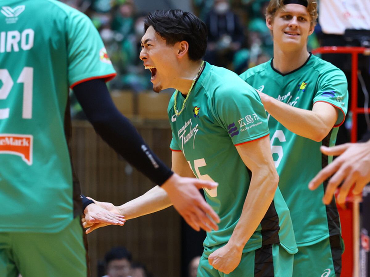 【男子バレー】熱きトップブロッカー、西本圭吾が「夢だった」故郷の新天地で早くも躍動