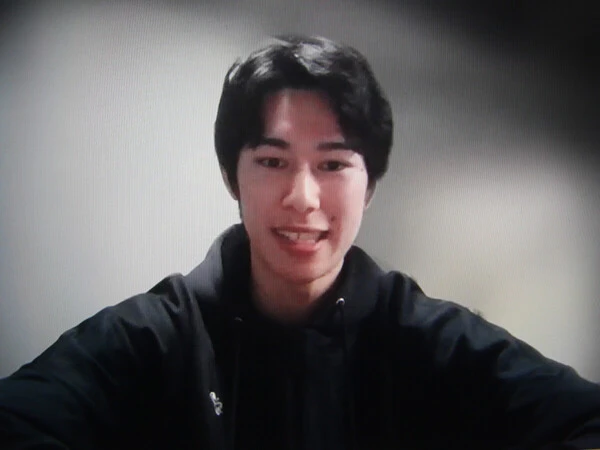 時ににこやかに、時にはにかみながら、オンライン・インタビューに応じた甲斐優斗　photo by Yoichi Igawa