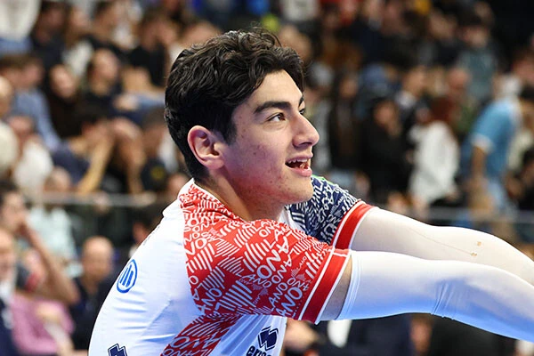 契約選手としてミラノに入団した、専修大１年のマサジェディ翔蓮