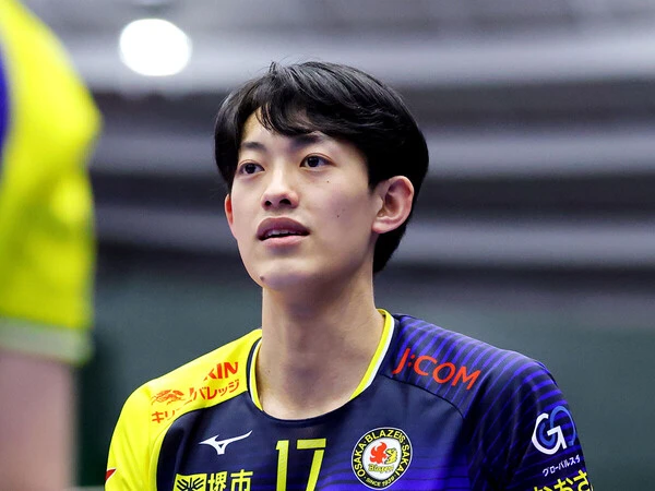 日本製鉄堺ブレイザーズ２年目のオポジット、上村琉乃介　photo by 村尚己/アフロスポーツ