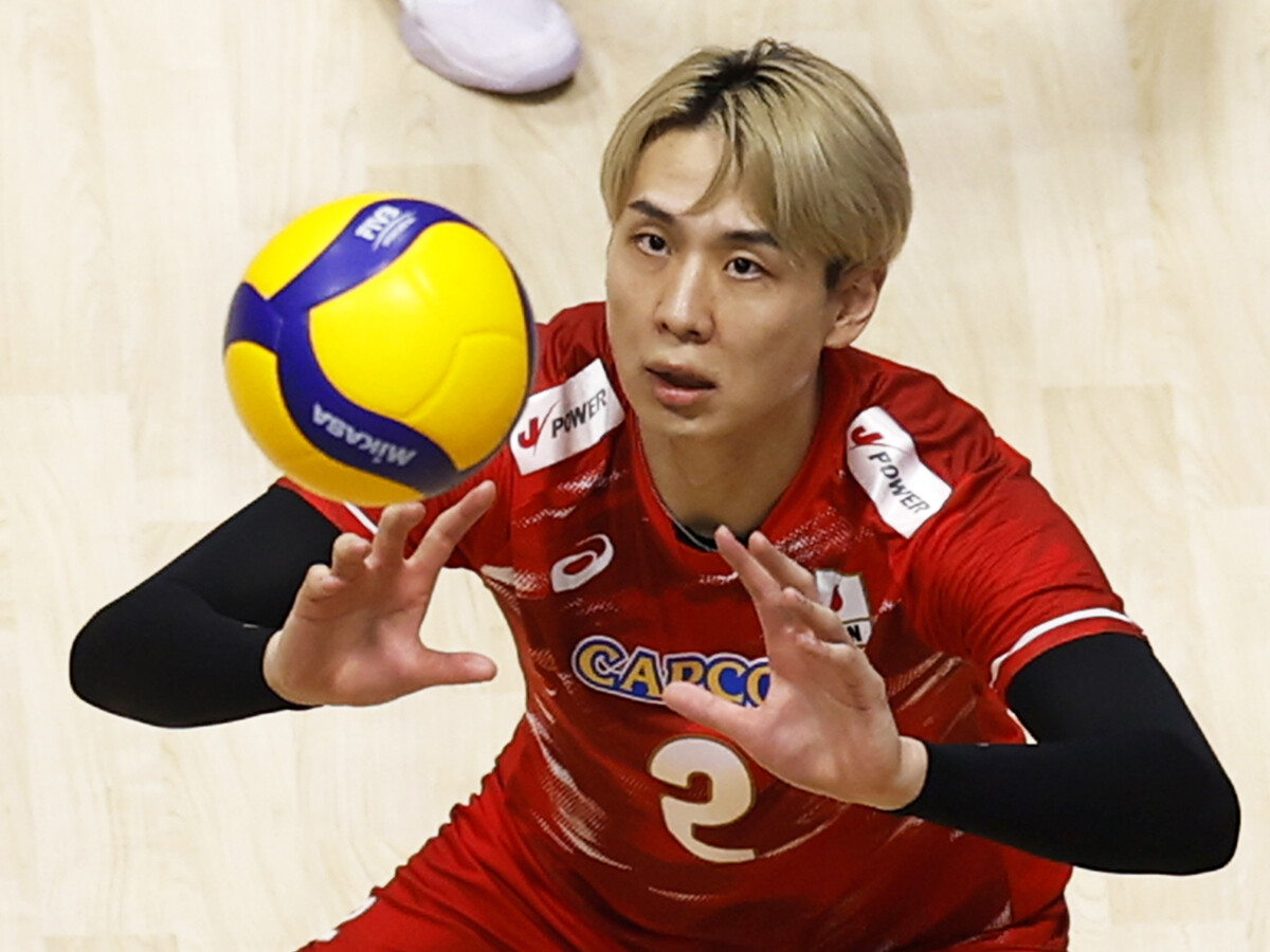 【男子バレー】髙橋藍の「ド派手」なプレーの傍らで......ミドルブロッカー小野寺太志の多岐にわたるサポート