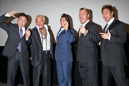 発表会に登場したトップレスラーたち。左から永田裕志、真壁刀義、棚橋弘至、 天山広吉、小島聡