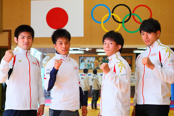 リオ五輪の男子レスリングに出場する（写真左から）井上智裕、太田忍、樋口黎、高谷惣亮の４人