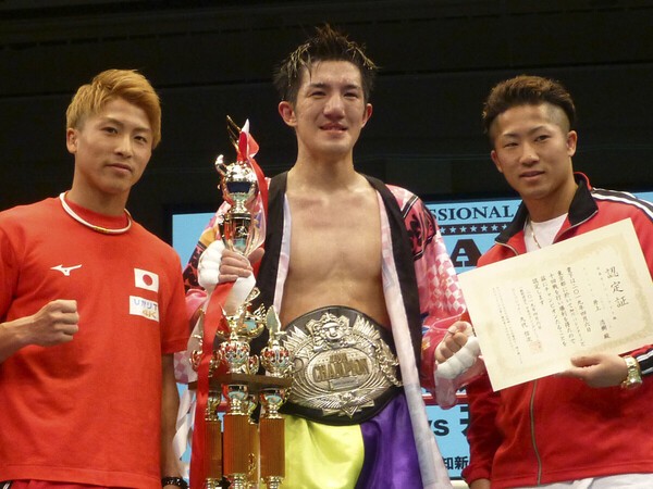 2019年に日本タイトルを獲得した際の井上浩樹選手（中央）と、尚弥選手（左）、拓真選手（右）photo by Kyodo News
