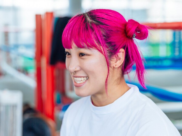 ピンクの髪や鼻ピアス姿なども話題の女子ボクシング世界王者・晝田瑞希（ひるた・みずき）