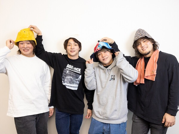 DDTの人気ユニット、サウナカミーナの（左から）小嶋斗偉、上野勇希、勝俣瞬馬、MAO Photo by 林ユバ