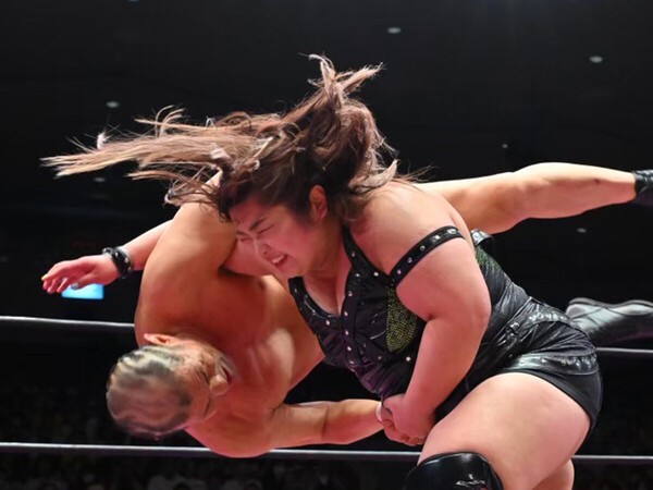 鈴木みのるなど男子レスラーとも戦う優宇　photo by ペペ田中