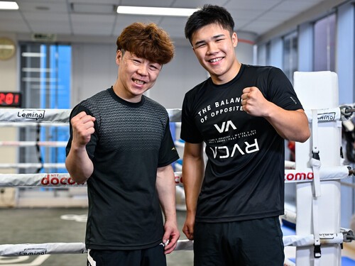幼少期から指導を受ける父・強士さん（左）とともに世界王座を目指す　photo by Yamaguchi Hiroaki