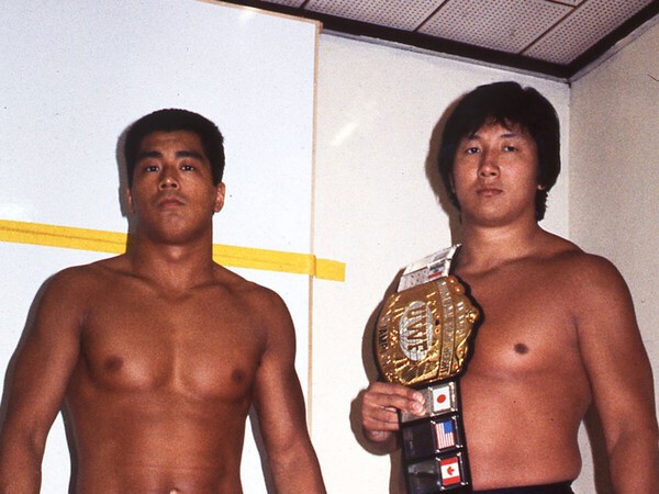 第１次UWF時代の髙田延彦（左）と前田日明　photo by 木村盛綱/アフロ