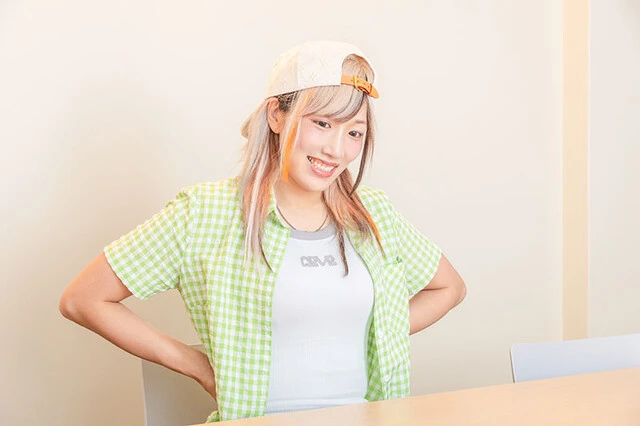 インタビューに答えるウナギ