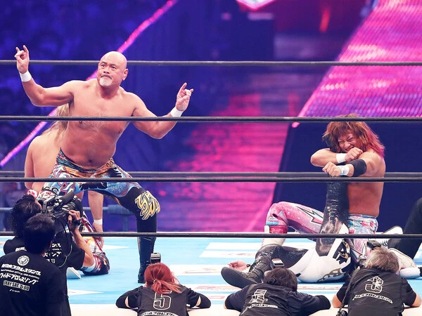 何度かタッグを組んだ武藤敬司（左）と棚橋弘至photo by Sankei Visual